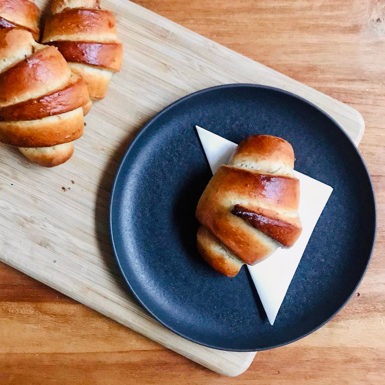 BRIOCHES WITH KEFIR, OAT MILK AND CHOCOLATE CREAM (10 PIECES)