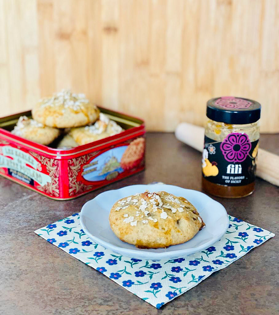 RYE AND SPELT BRIOCHES WITH ALMOND MILK, FILLED WITH FIGS AND ALMOND J