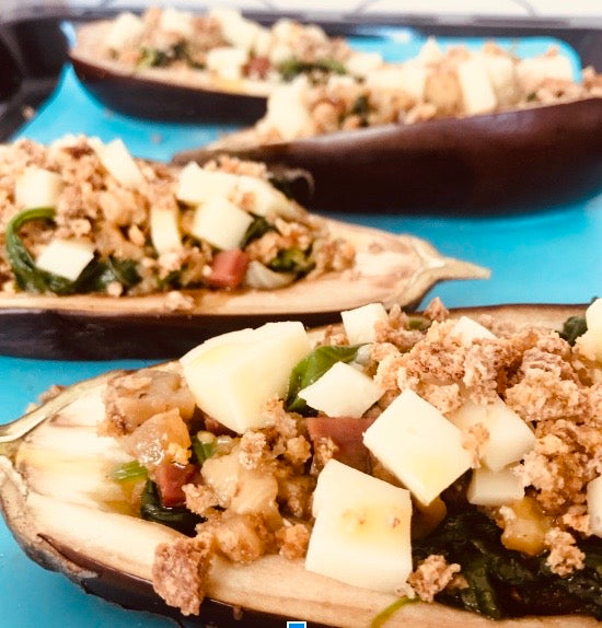 STUFFED EGGPLANTS IN THE OVEN: SPINACH, CARAMELIZED WHITE ONIONS AND SCAMORZA CHEESE (X2)