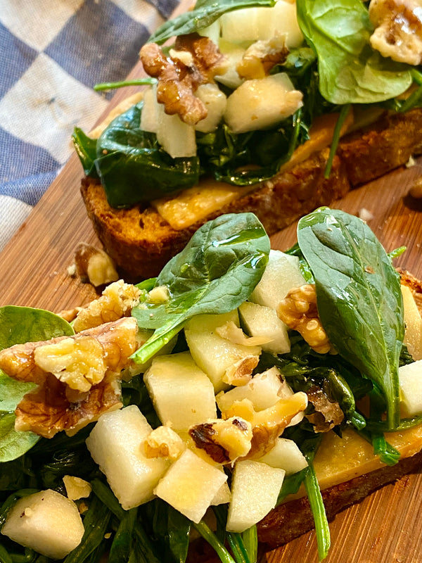 CROSTINO WITH PINK PEPPER PECORINO, SAUTÉED SPINACH, PEAR AND WALNUTS (X2)