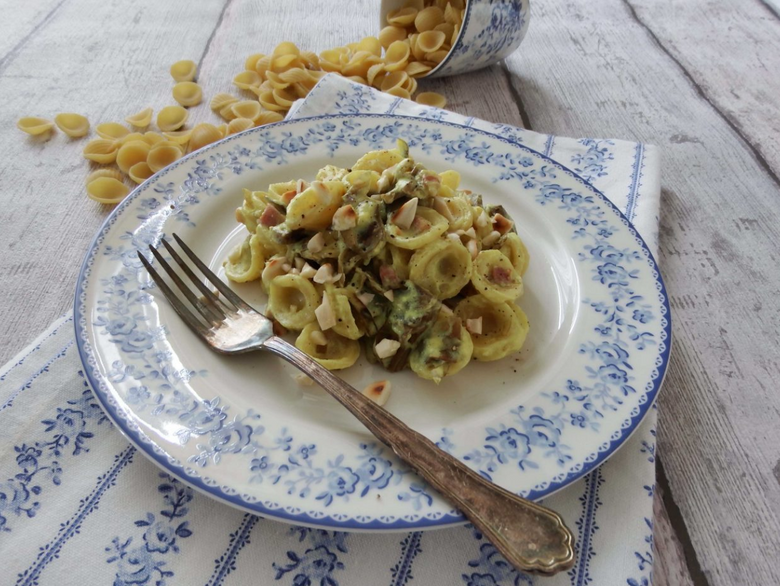 Orecchiette with artichokes, pancetta and almonds