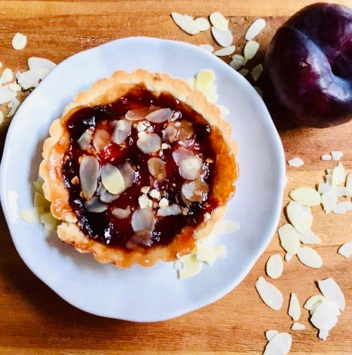 LITTLE PIES WITH ALMONDS, OAT AND PLUM JAM (6 pieces)
