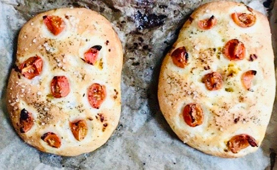FOCACCIA WITH OREGANO AND TOMATOES (x4)