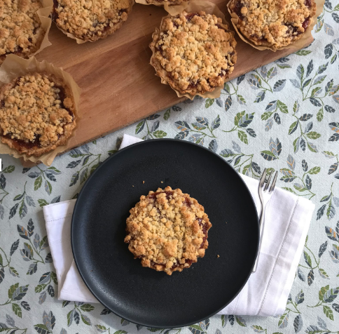 STRAWBERRY CRUMBLE PIES (X6/8)