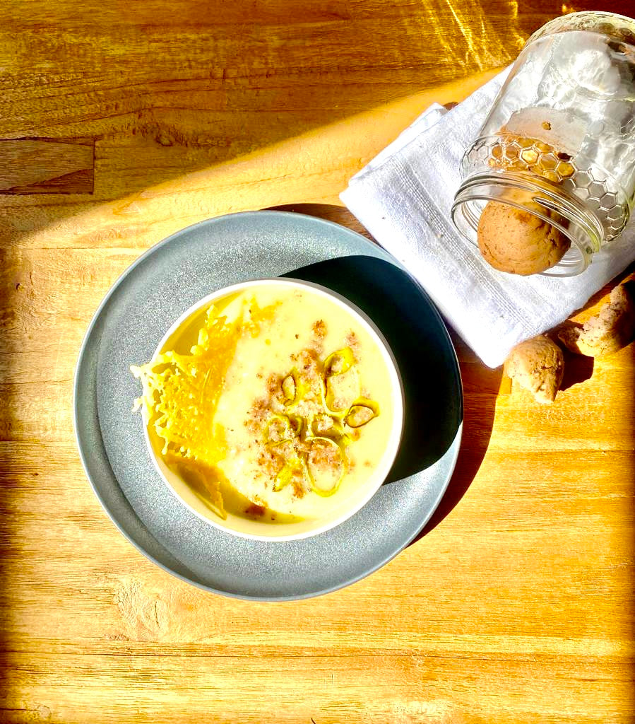 PARSNIP SOUP WITH OLD CHEESE CRACKER AND AMARETTI CRUMBLE (x2)