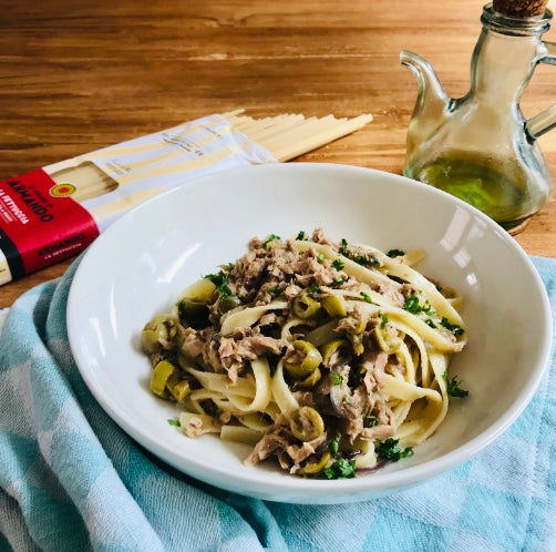 Fettuccine with tuna and olives