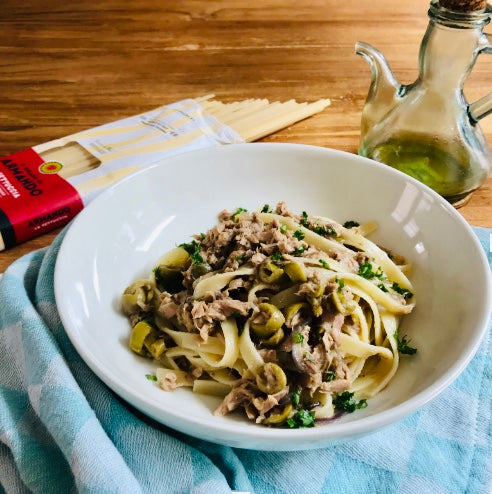 Fettuccine with tuna fish and olives ( black or green)